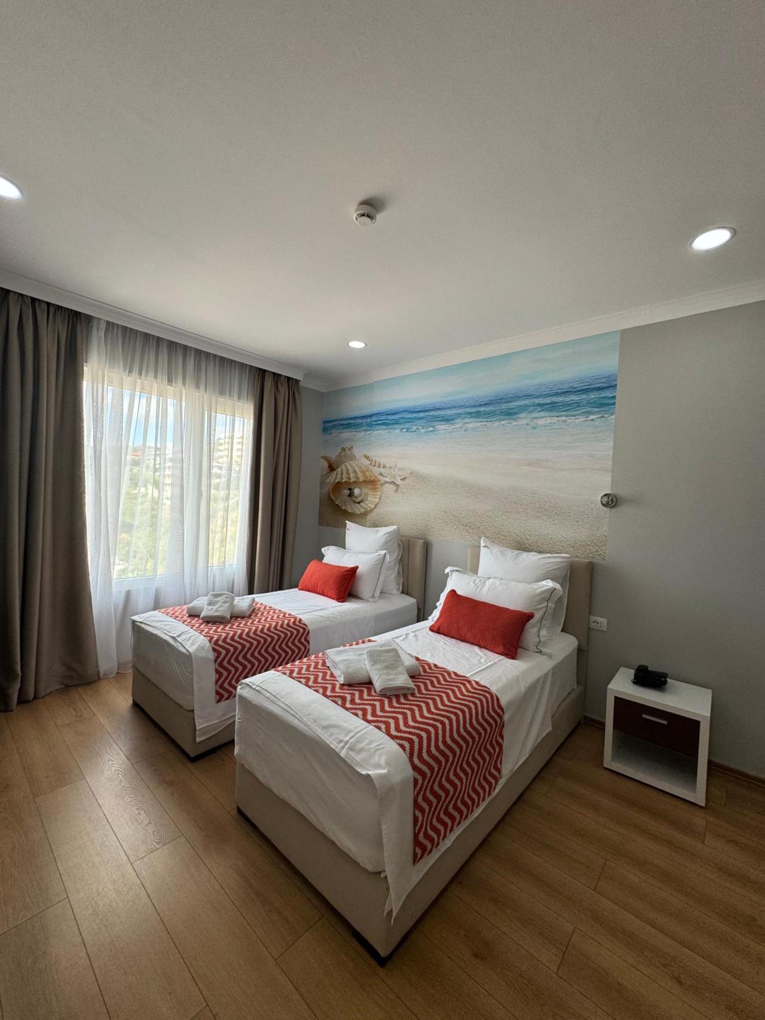 Hotel Britania Vlore Bagian luar foto