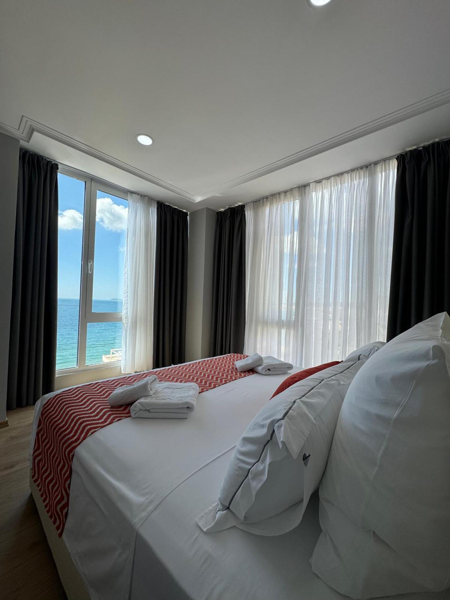 Hotel Britania Vlore Bagian luar foto