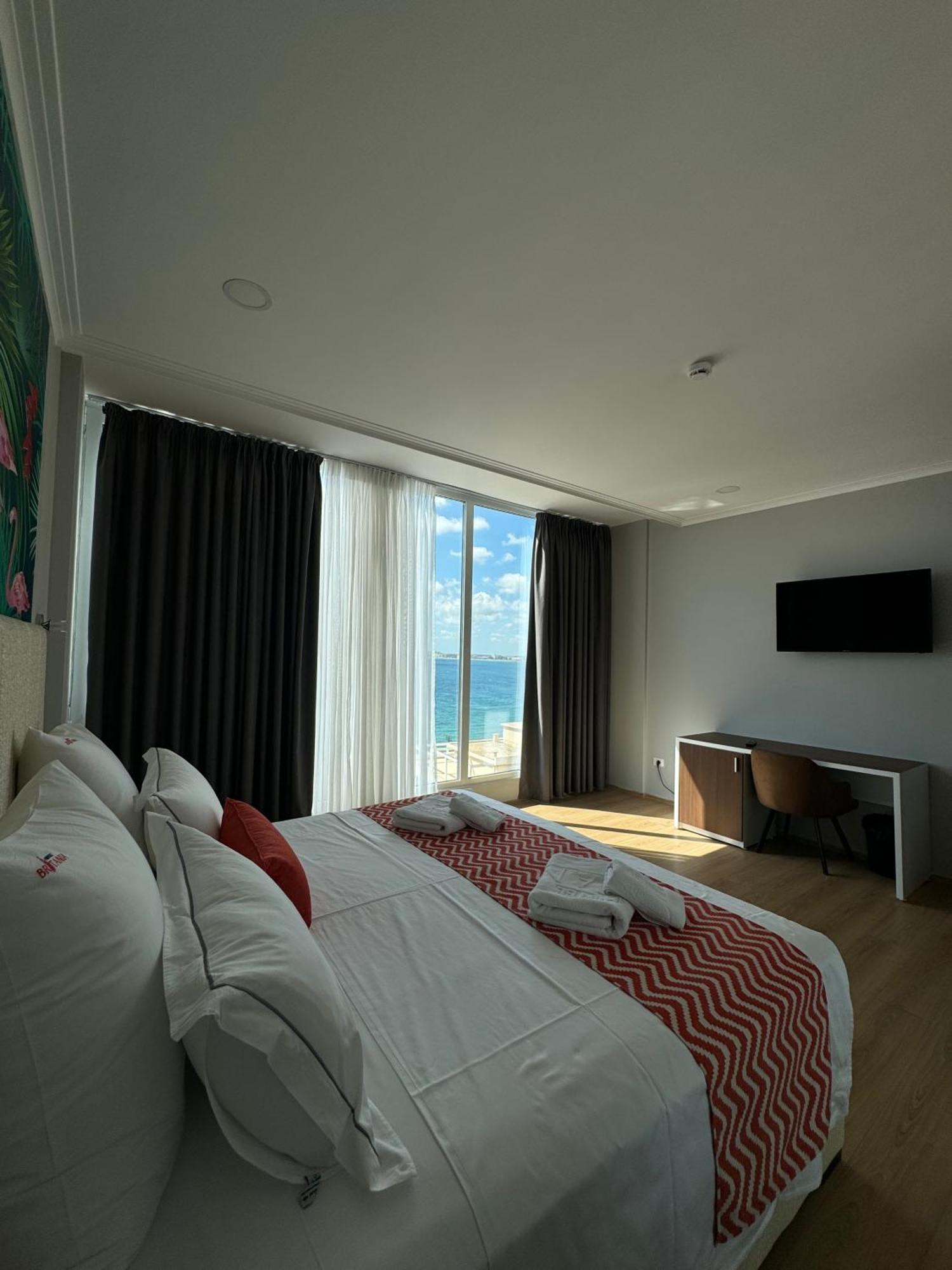 Hotel Britania Vlore Bagian luar foto