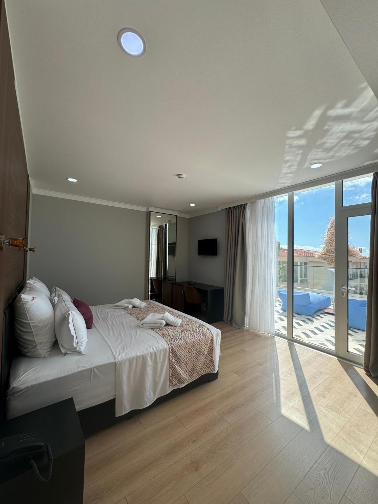 Hotel Britania Vlore Bagian luar foto