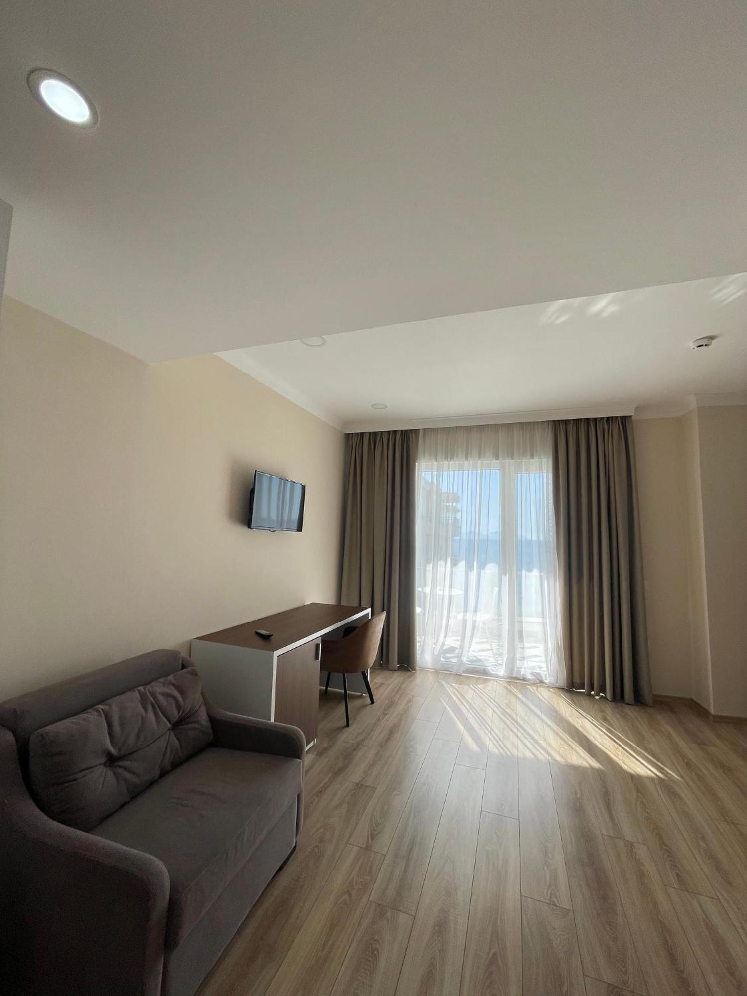 Hotel Britania Vlore Bagian luar foto