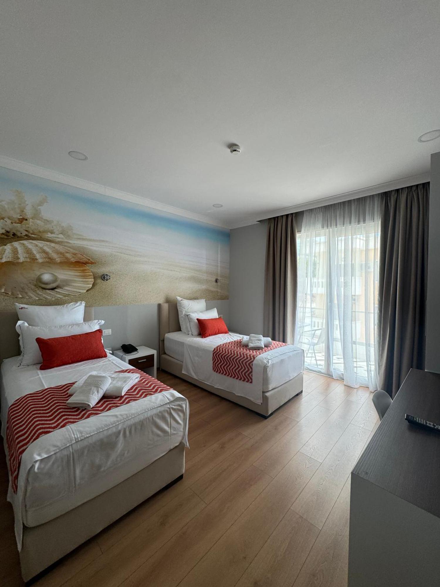 Hotel Britania Vlore Bagian luar foto
