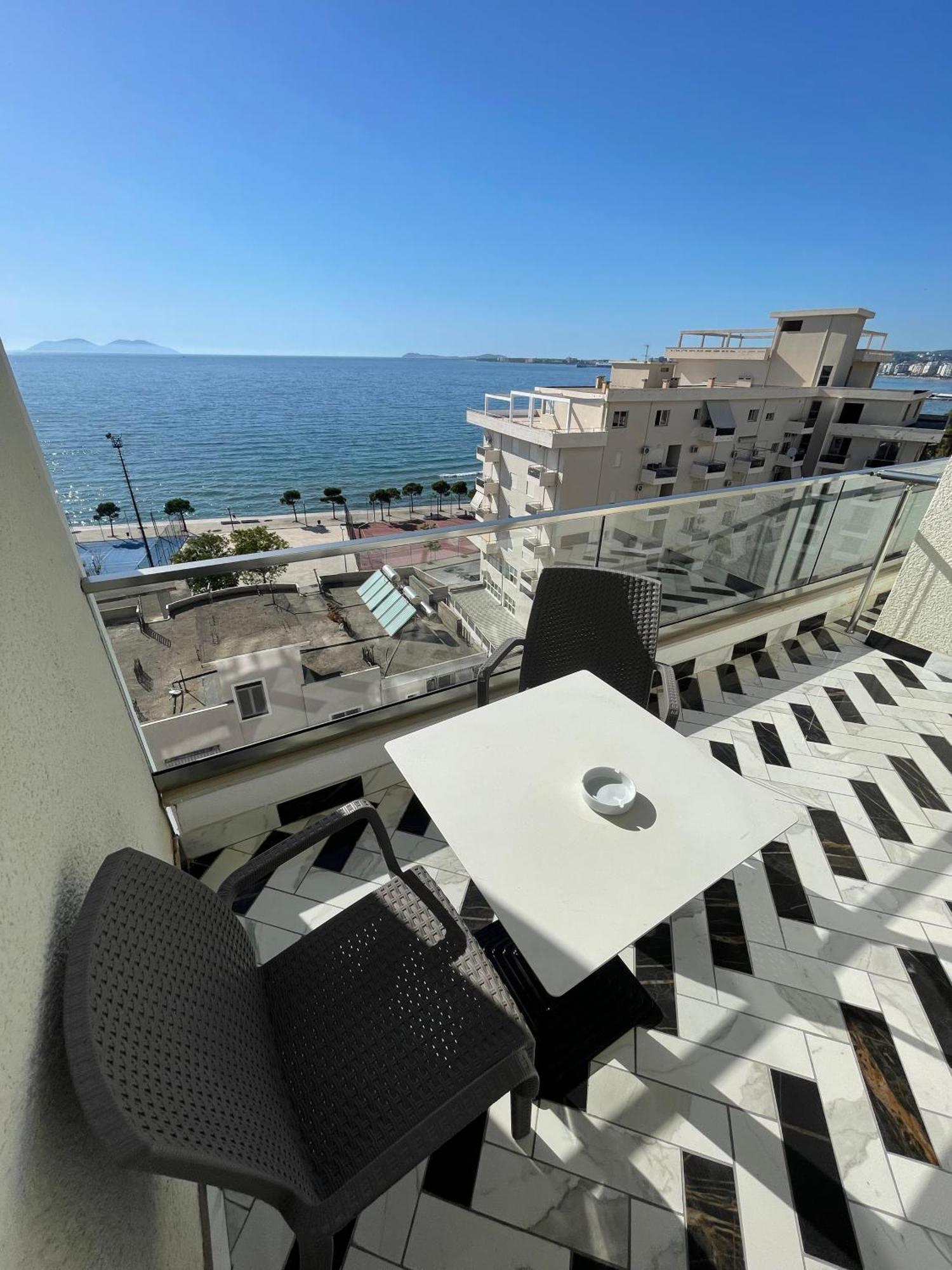 Hotel Britania Vlore Bagian luar foto