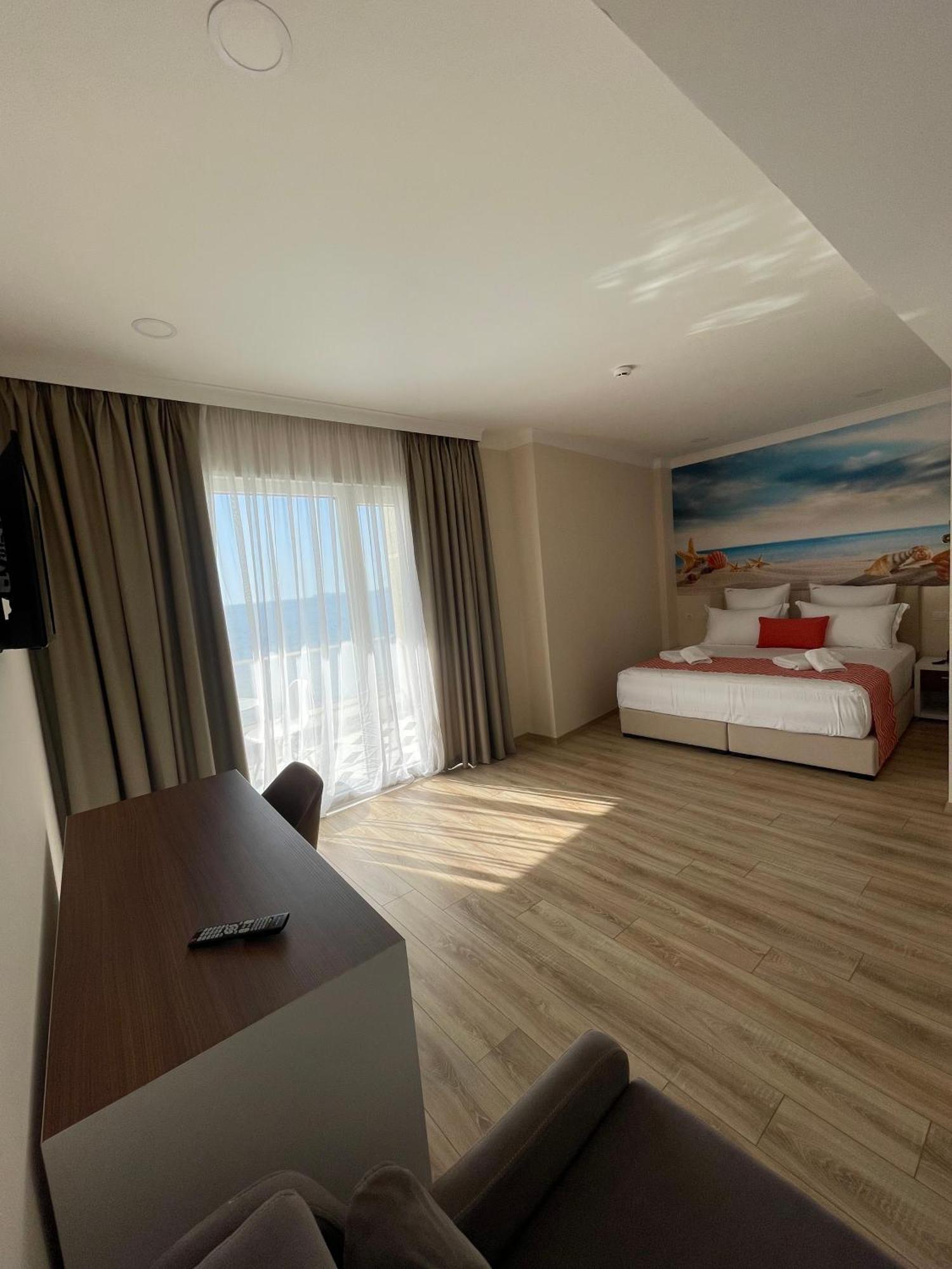 Hotel Britania Vlore Bagian luar foto