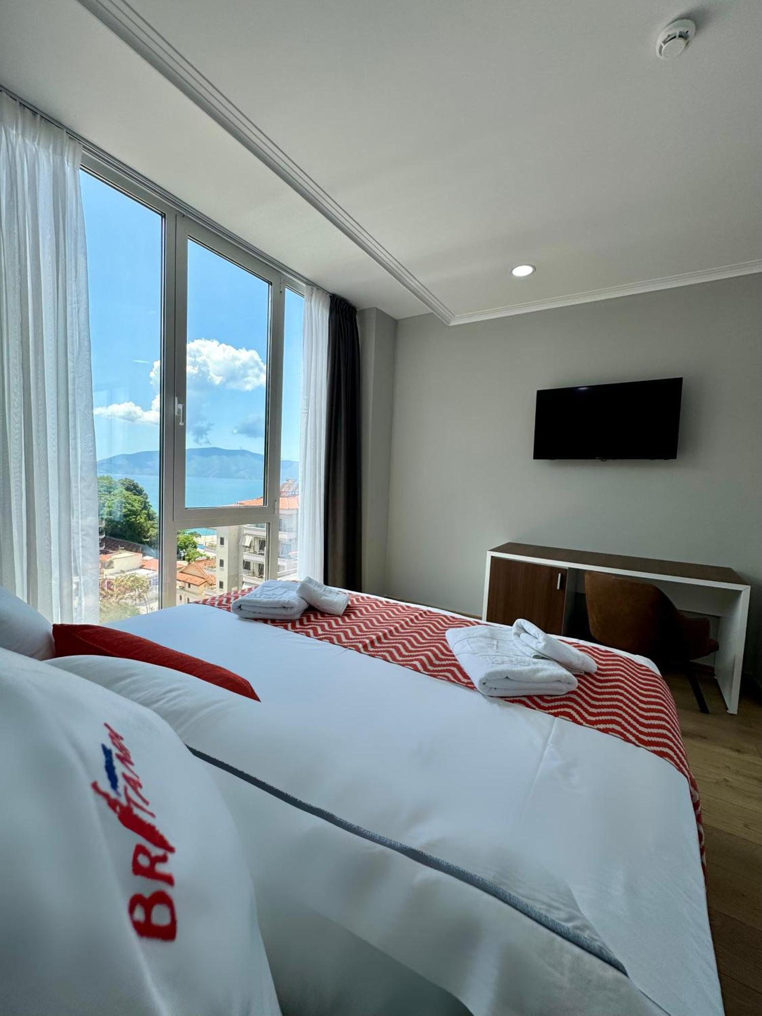 Hotel Britania Vlore Bagian luar foto