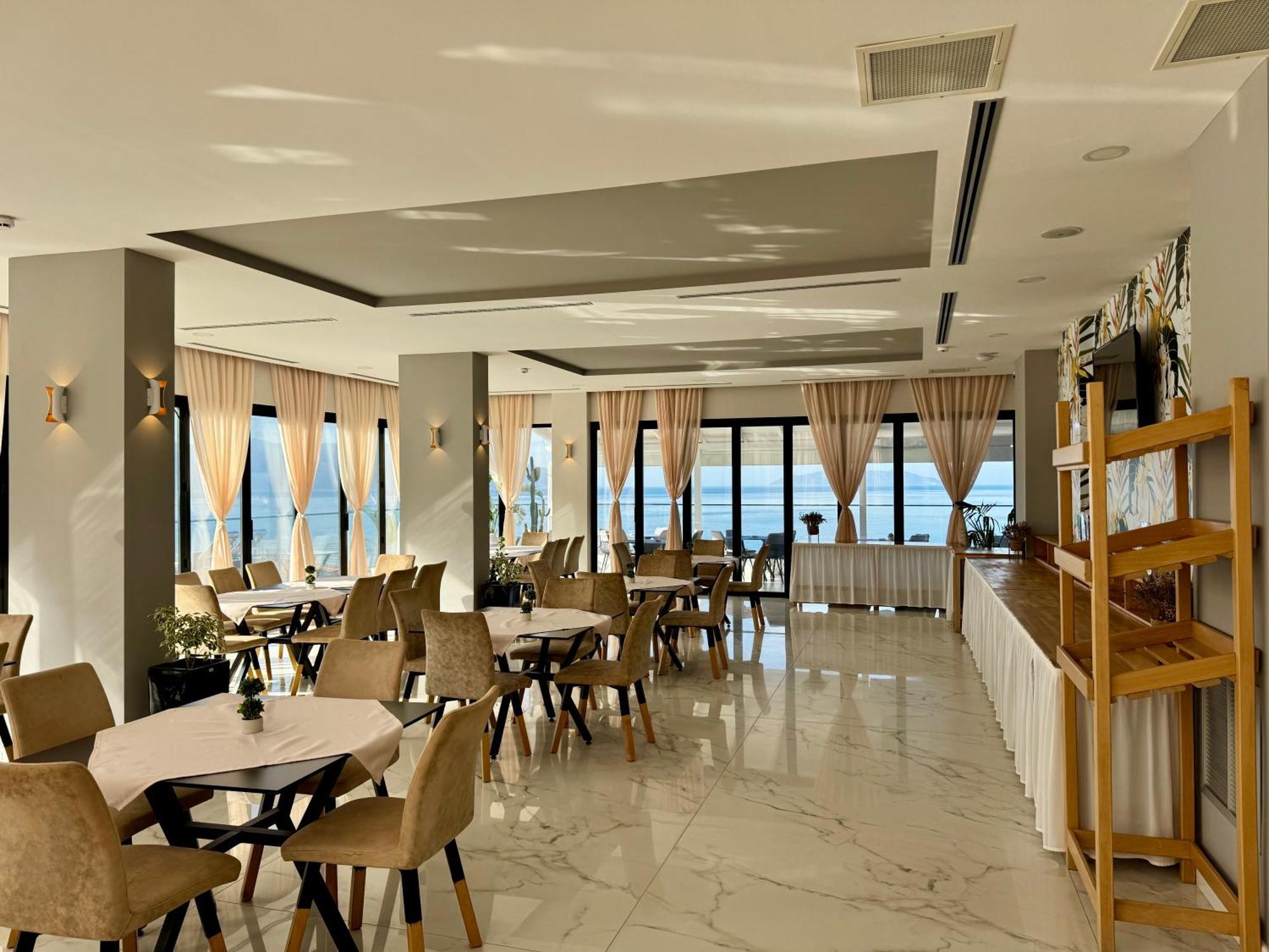 Hotel Britania Vlore Bagian luar foto