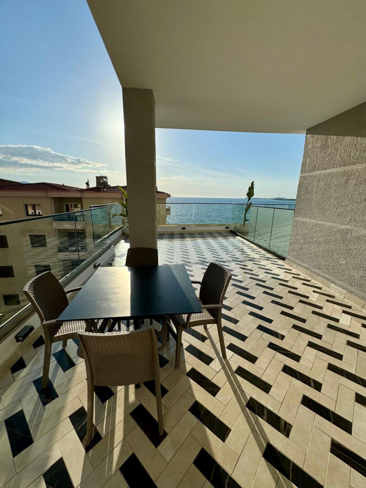 Hotel Britania Vlore Bagian luar foto
