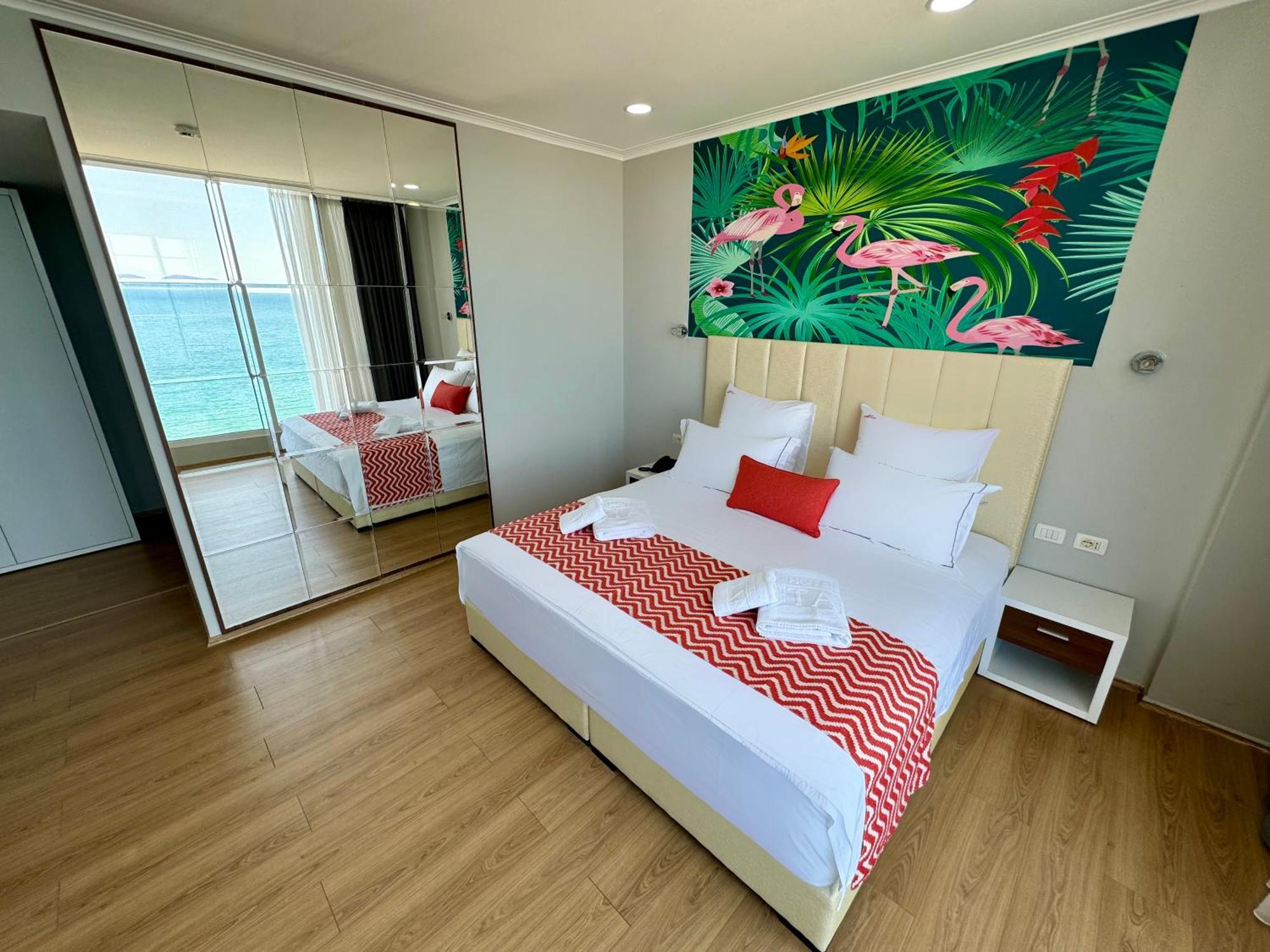 Hotel Britania Vlore Bagian luar foto